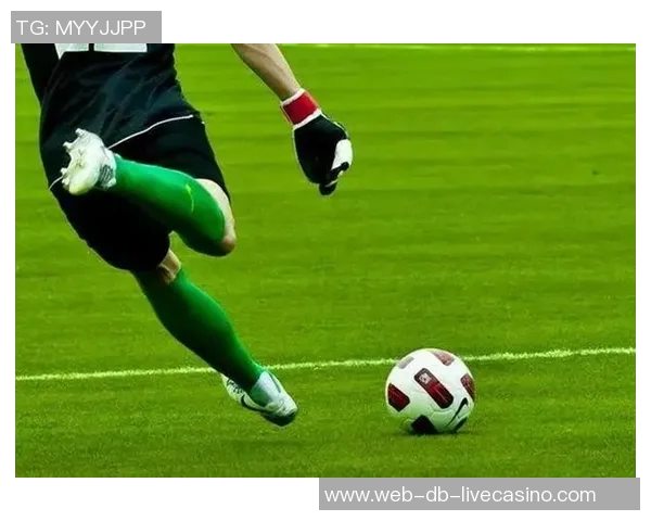 足球打水的趣味与技巧探讨如何在水中体验足球的乐趣与挑战 足球打水的趣味与技巧探讨如何在水中体验足球的乐趣与挑战