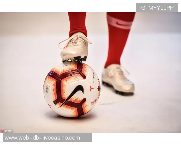 适合不同场地的足球鞋推荐让你在比赛中尽显风采和实力