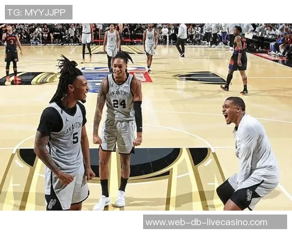 NBA热火与马刺总决赛第七场巅峰对决谁将捧起冠军奖杯的荣耀时刻